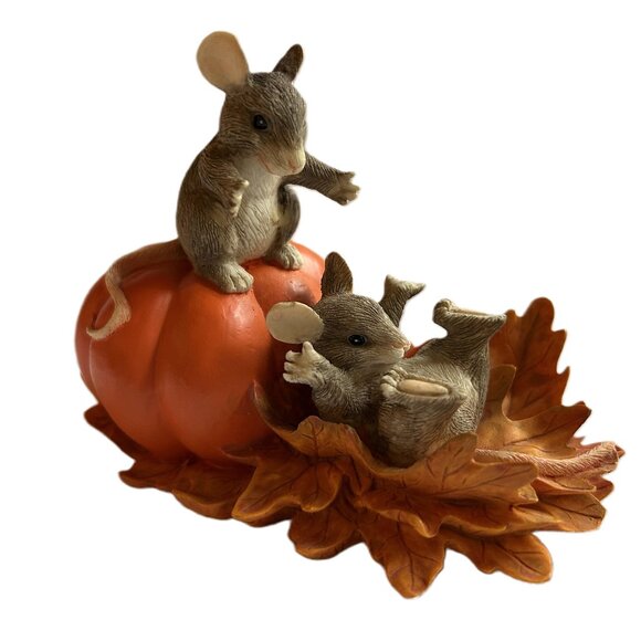 Charming Tails Silvestri Pumpkin Slide Halloween Figurine (85513) - Picture 13 of 15